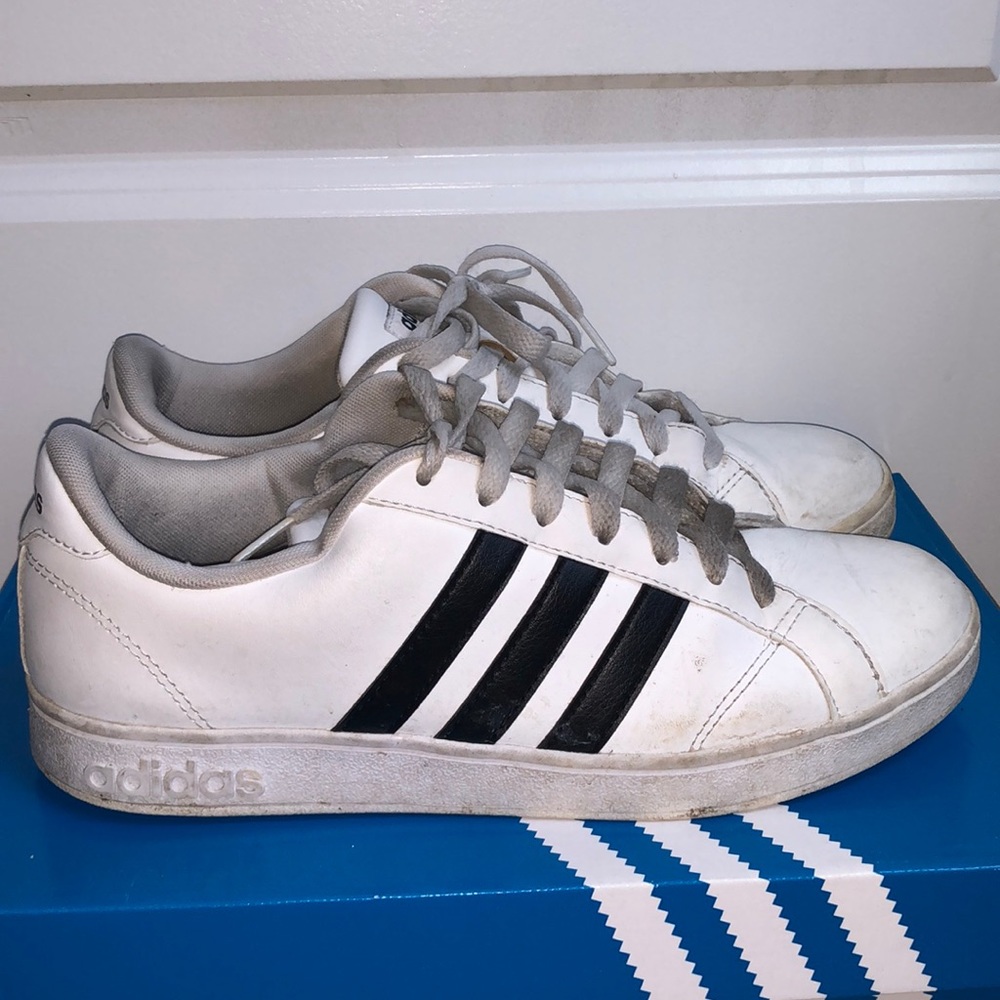 Adidas Women’s Sneakers Shoes Size: US 8